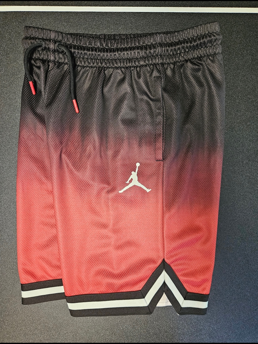 Jordan Kids L 12-13Y Black Red Gradient Mesh Basketball Shorts